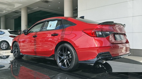 HONDA CIVIC FE1 2022 IÇIN UYUMLU ARKA FLAP TAKIMI - PIANO BLACK